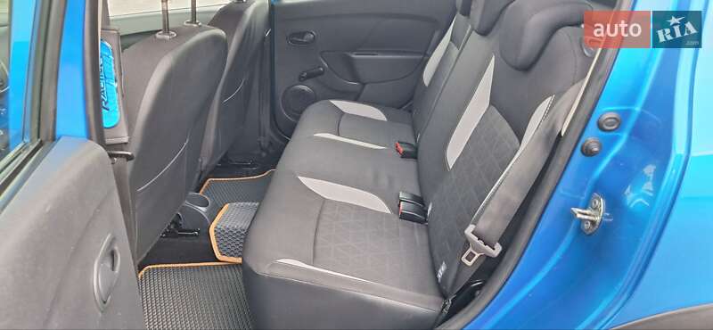 Внедорожник / Кроссовер Dacia Sandero StepWay 2015 в Новоархангельске