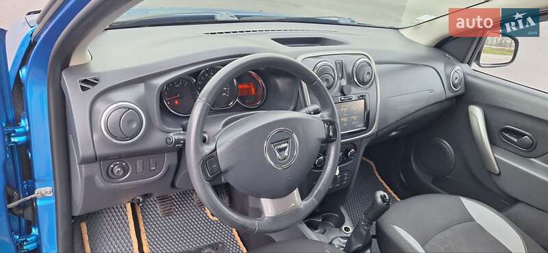 Внедорожник / Кроссовер Dacia Sandero StepWay 2015 в Новоархангельске