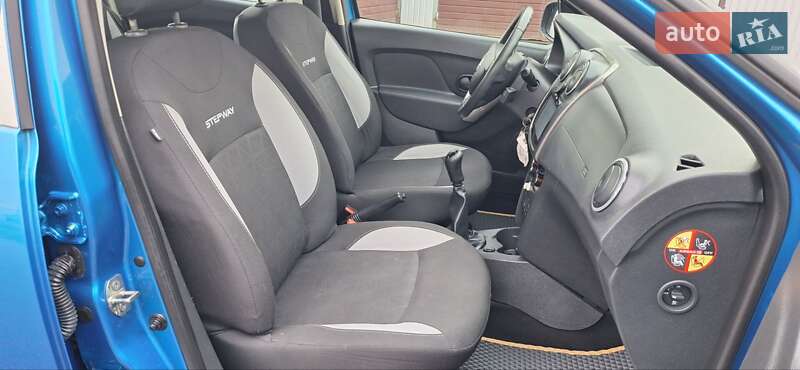 Внедорожник / Кроссовер Dacia Sandero StepWay 2015 в Новоархангельске