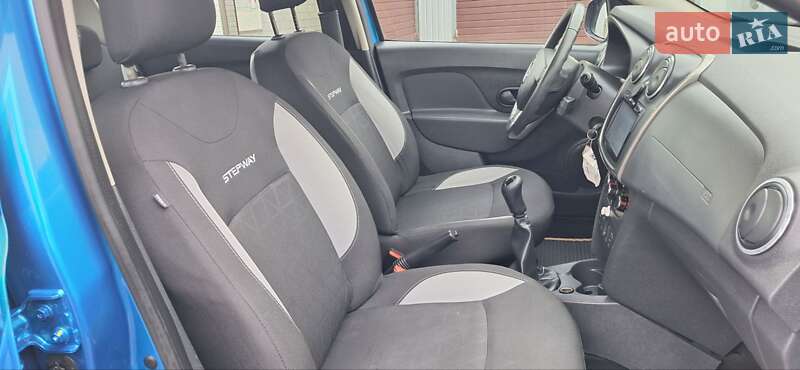 Внедорожник / Кроссовер Dacia Sandero StepWay 2015 в Новоархангельске