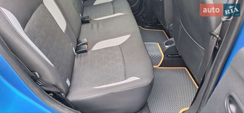 Внедорожник / Кроссовер Dacia Sandero StepWay 2015 в Новоархангельске