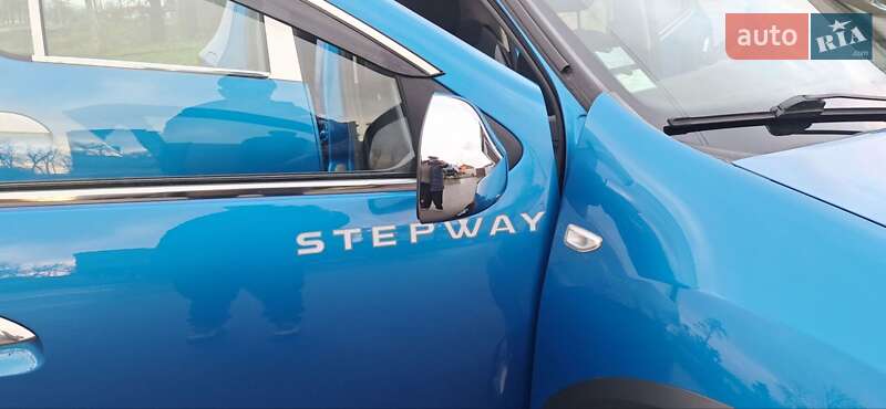 Внедорожник / Кроссовер Dacia Sandero StepWay 2015 в Новоархангельске