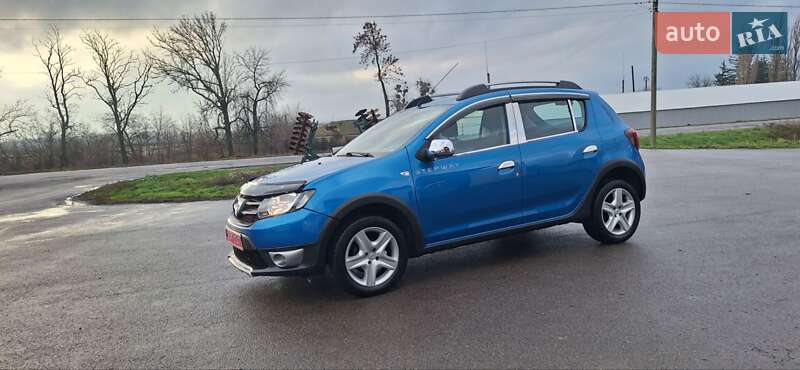 Внедорожник / Кроссовер Dacia Sandero StepWay 2015 в Новоархангельске