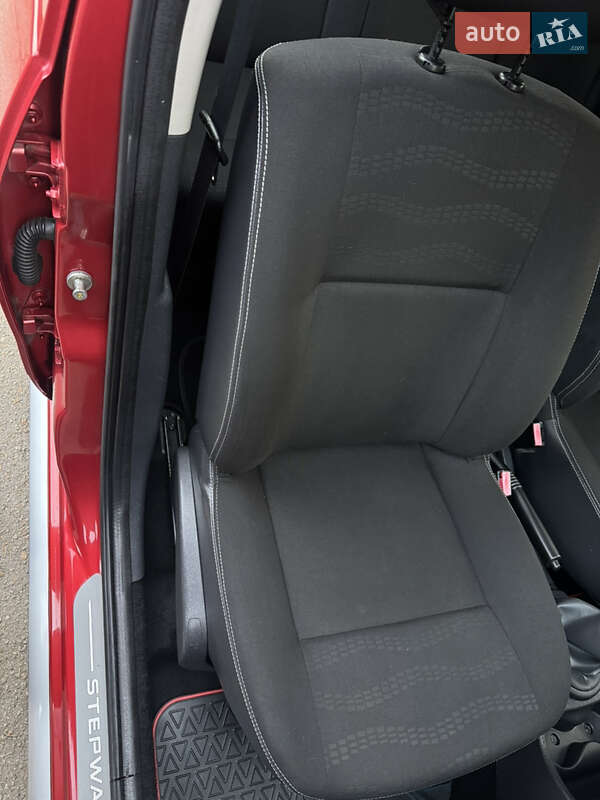 Позашляховик / Кросовер Dacia Sandero StepWay 2011 в Умані фото 22 Позашляховик / Кросовер Dacia Sandero StepWay 2011 в Умані