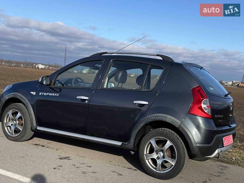Внедорожник / Кроссовер Dacia Sandero StepWay 2012 в Стрые
