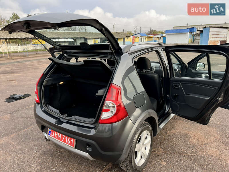 Позашляховик / Кросовер Dacia Sandero StepWay 2011 в Кролевці