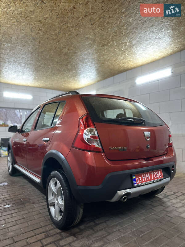 Позашляховик / Кросовер Dacia Sandero StepWay 2011 в Хоролі