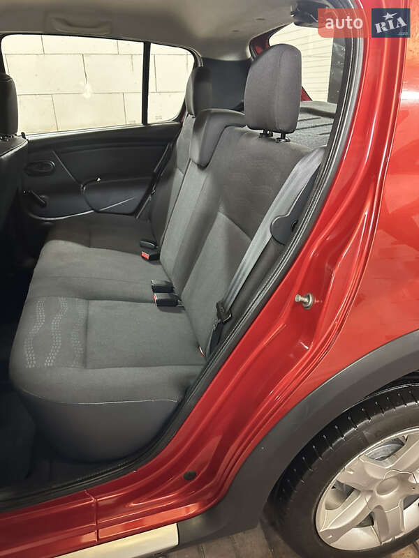 Позашляховик / Кросовер Dacia Sandero StepWay 2011 в Хоролі