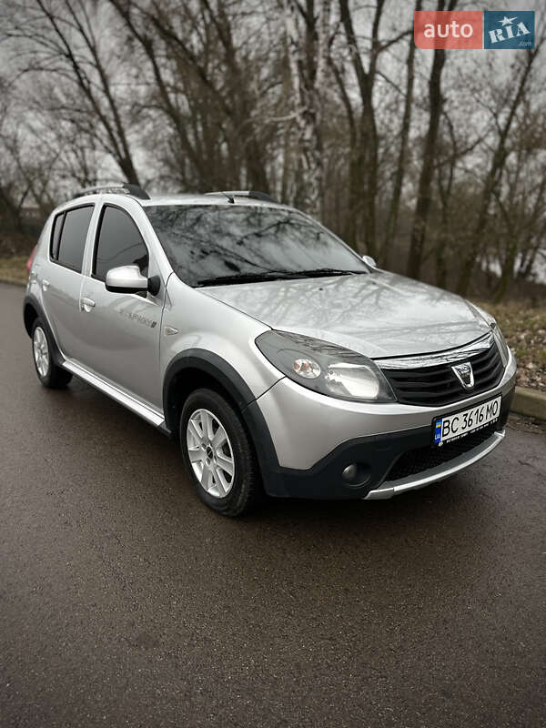 Внедорожник / Кроссовер Dacia Sandero StepWay 2012 в Сумах