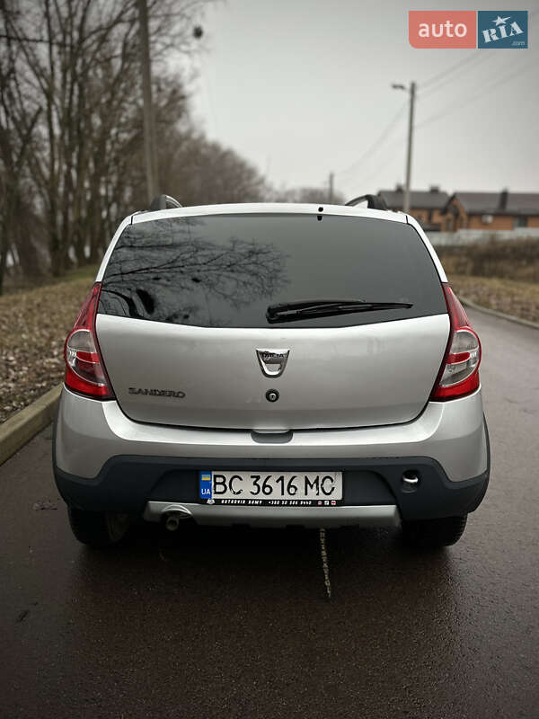 Внедорожник / Кроссовер Dacia Sandero StepWay 2012 в Сумах