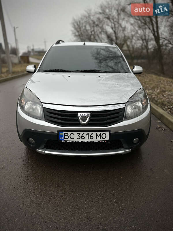 Внедорожник / Кроссовер Dacia Sandero StepWay 2012 в Сумах