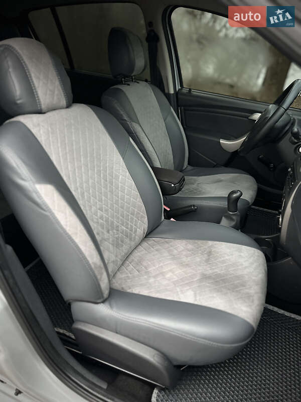 Внедорожник / Кроссовер Dacia Sandero StepWay 2012 в Сумах