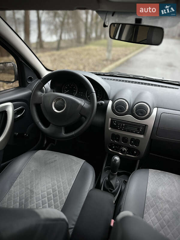 Внедорожник / Кроссовер Dacia Sandero StepWay 2012 в Сумах