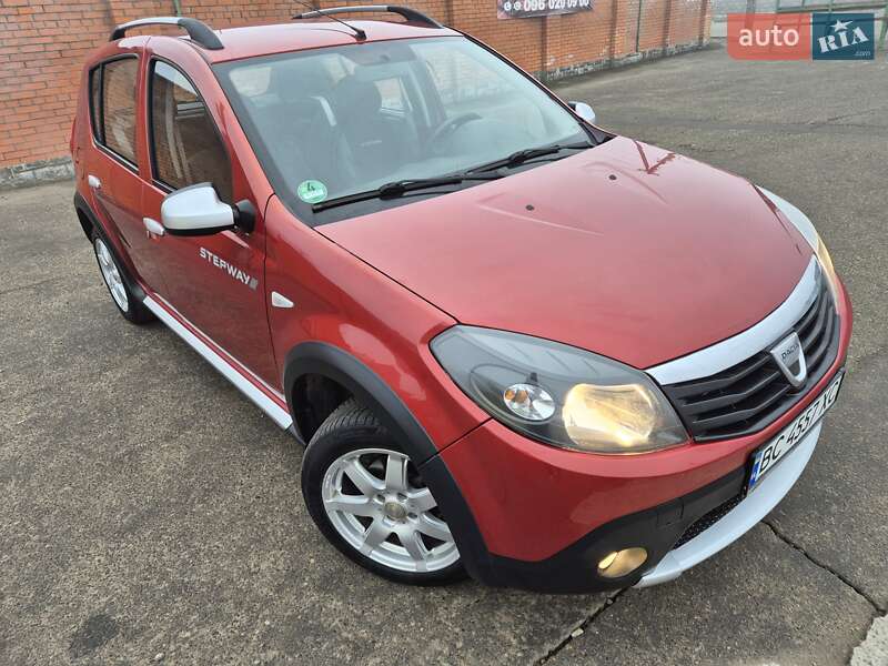Внедорожник / Кроссовер Dacia Sandero StepWay 2012 в Стрые