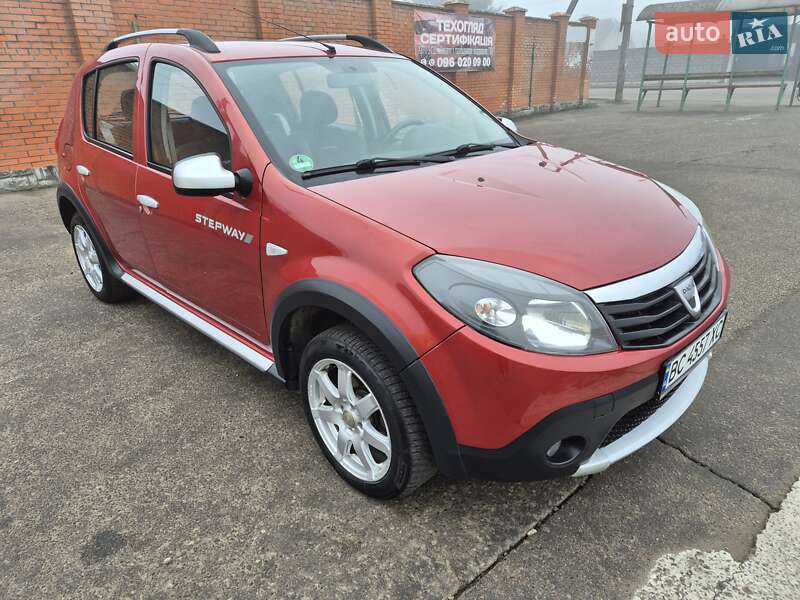 Внедорожник / Кроссовер Dacia Sandero StepWay 2012 в Стрые