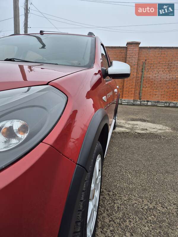 Внедорожник / Кроссовер Dacia Sandero StepWay 2012 в Стрые