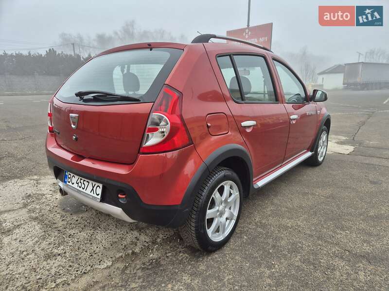 Внедорожник / Кроссовер Dacia Sandero StepWay 2012 в Стрые