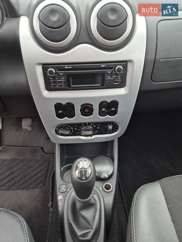 Внедорожник / Кроссовер Dacia Sandero StepWay 2012 в Стрые