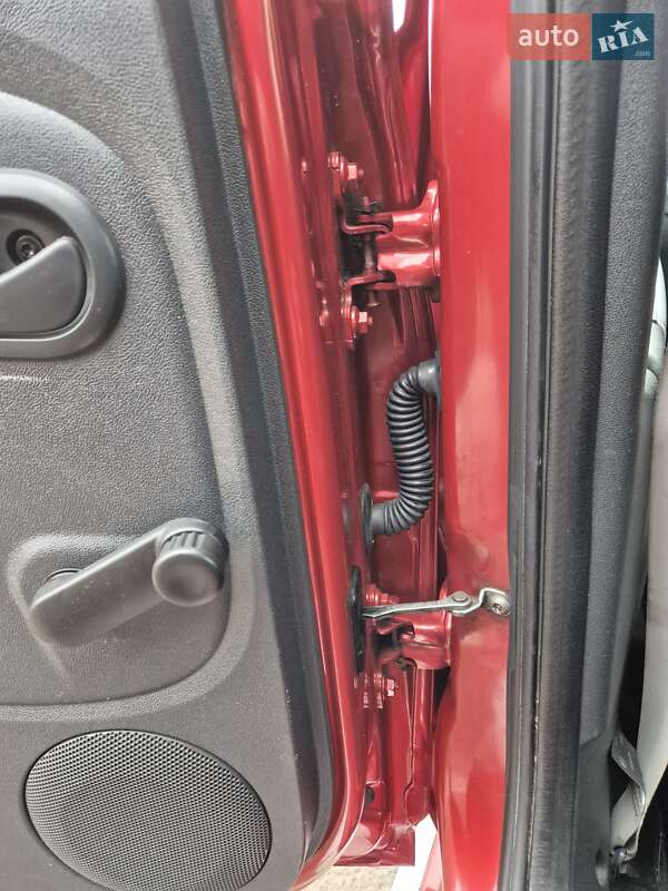 Внедорожник / Кроссовер Dacia Sandero StepWay 2012 в Стрые