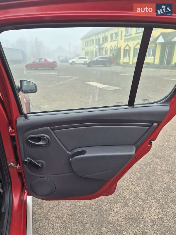 Внедорожник / Кроссовер Dacia Sandero StepWay 2012 в Стрые