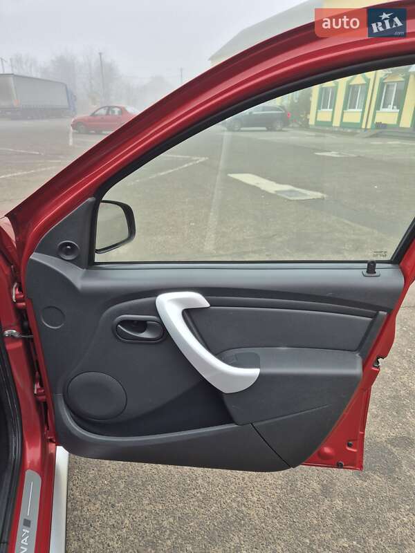 Внедорожник / Кроссовер Dacia Sandero StepWay 2012 в Стрые