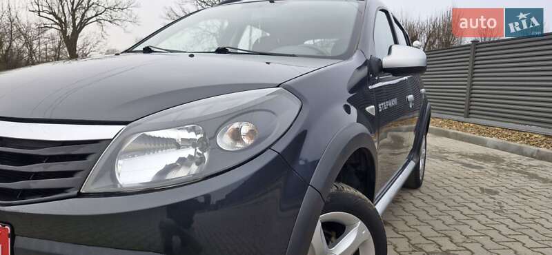 Позашляховик / Кросовер Dacia Sandero StepWay 2012 в Красилові