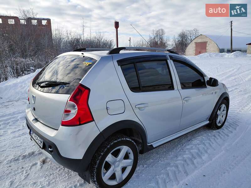 Позашляховик / Кросовер Dacia Sandero StepWay 2012 в Шостці