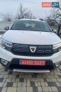 Внедорожник / Кроссовер Dacia Sandero StepWay 2017 в Добровеличковке