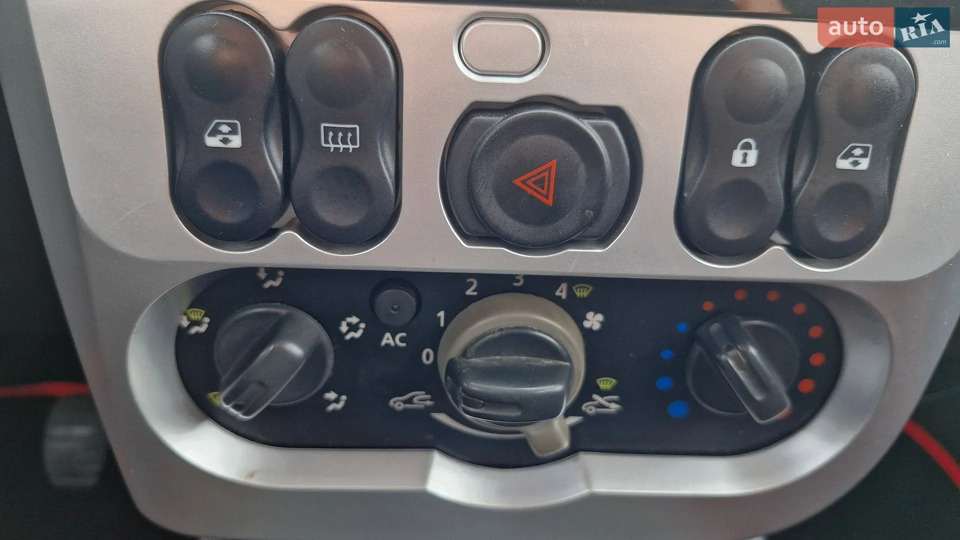 2011 Dacia Sandero - мініатюра 38