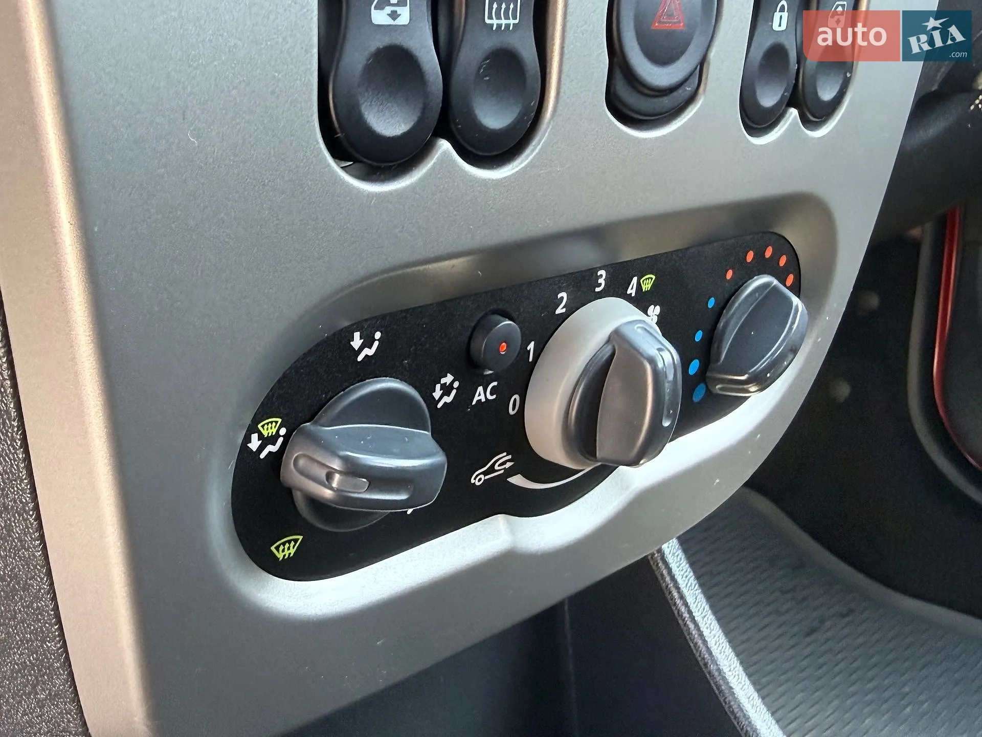 2010 Dacia Sandero - мініатюра 31