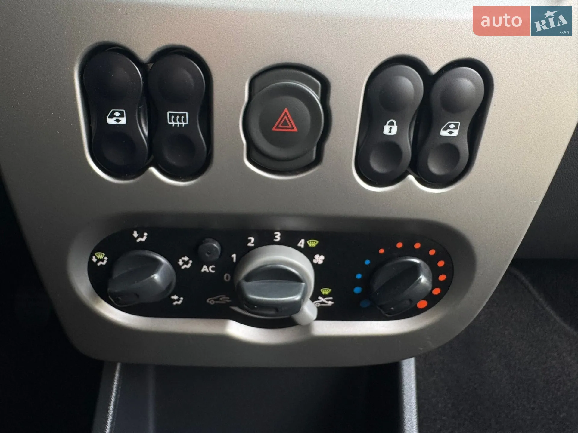2011 Dacia Sandero - мініатюра 24