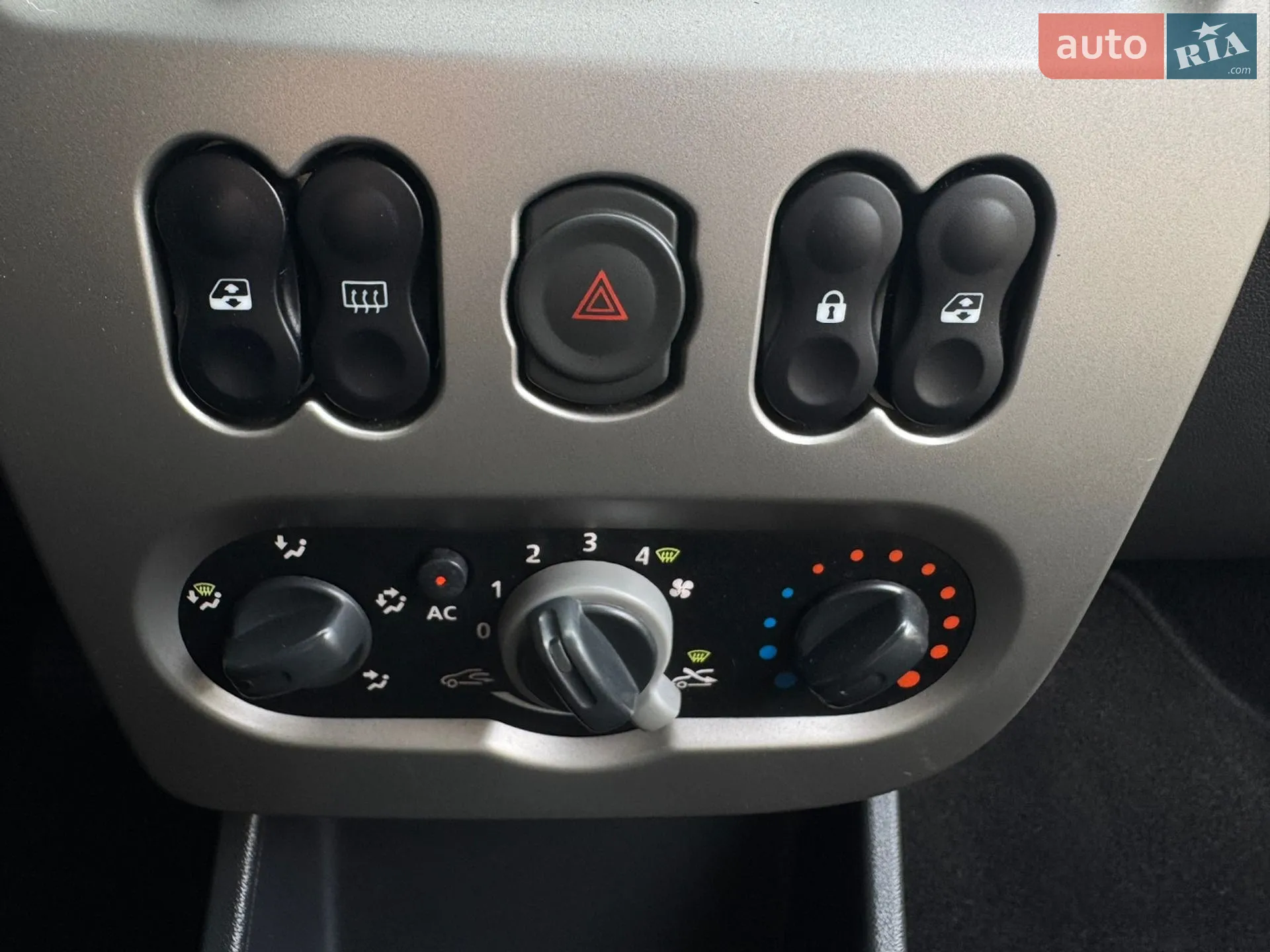 2011 Dacia Sandero - мініатюра 25