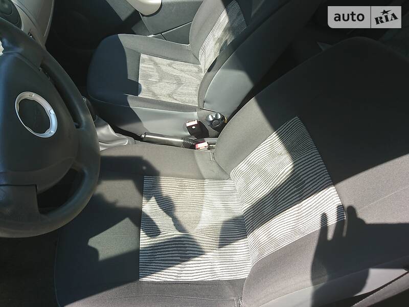 Хетчбек Dacia Sandero 2010 в Полтаві
