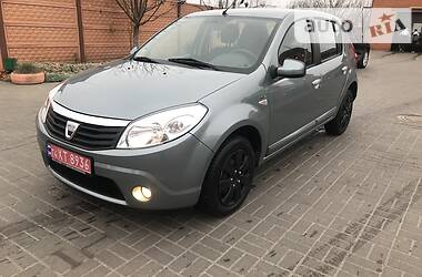 Хэтчбек Dacia Sandero 2009 в Дубно