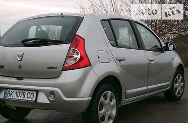 Хэтчбек Dacia Sandero 2008 в Киеве