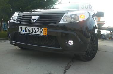 Хэтчбек Dacia Sandero 2009 в Самборе