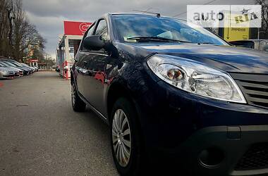 Хэтчбек Dacia Sandero 2010 в Киеве