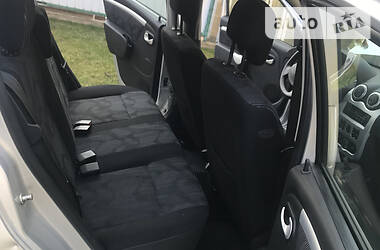Хетчбек Dacia Sandero 2008 в 