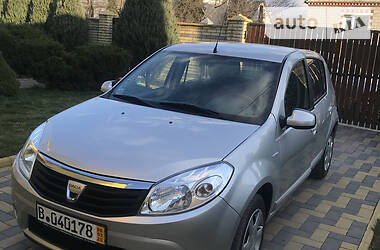 Хетчбек Dacia Sandero 2008 в 