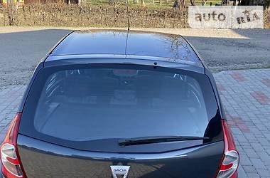 Хетчбек Dacia Sandero 2008 в 