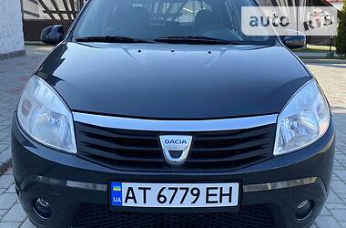 Хетчбек Dacia Sandero 2008 в 