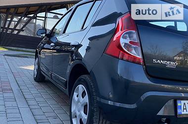 Хетчбек Dacia Sandero 2008 в 