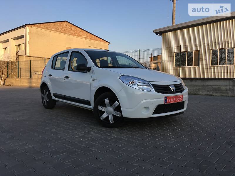 Хетчбек Dacia Sandero 2009 в 