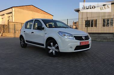 Хетчбек Dacia Sandero 2009 в 