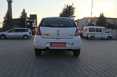 Хетчбек Dacia Sandero 2009 в 