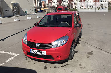 Хетчбек Dacia Sandero 2010 в 