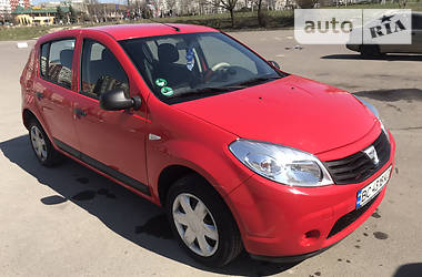 Хетчбек Dacia Sandero 2010 в 