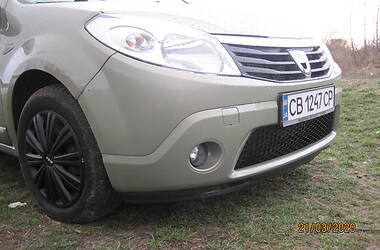 Хетчбек Dacia Sandero 2009 в 