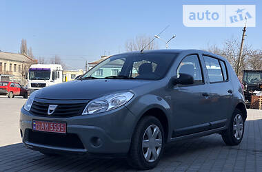 Хетчбек Dacia Sandero 2009 в 