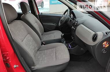Хетчбек Dacia Sandero 2008 в 